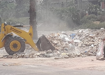 رفع ٧٠ طن مخلفات من محور المحمودية البطئ 17 - جريدة المساء