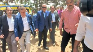 محافظا الجيزة والمنوفية يتفقدان موقع حادث سقوط ميكروباص من علي متن معدية أبو غالب بمنشأة القناطر 23 - جريدة المساء