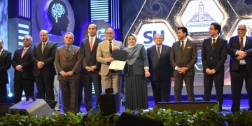 جامعة سوهاج تحصد 6 مراكز متقدمة بمهرجان إبداع 12 ووزير الشباب والرياضة ورئيس جامعة سوهاج يكرمان الفائزين 1 - جريدة المساء