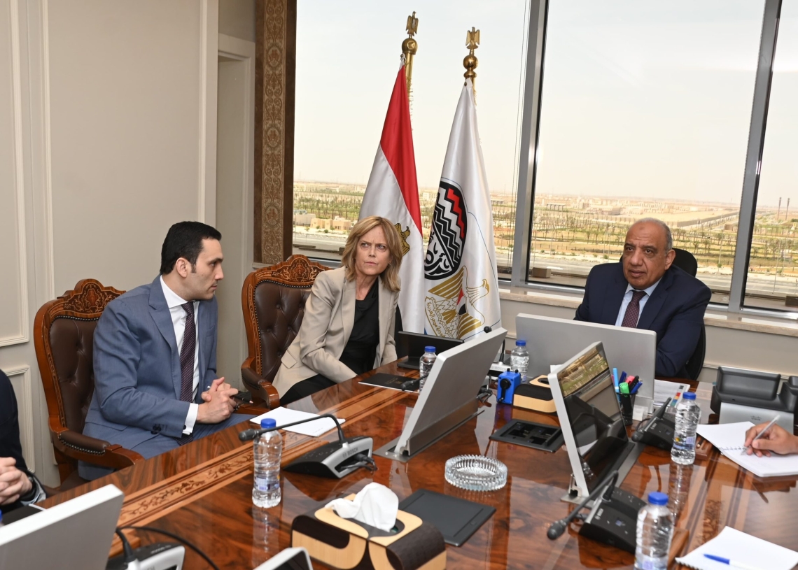 وزير قطاع الأعمال العام يبحث مع سفيرة النرويج الخطوات التنفيذية لمشروع الطاقة الشمسية لمجمع الألومنيوم بنجع حمادي 44 - جريدة المساء وزير قطاع الأعمال العام يبحث مع سفيرة النرويج الخطوات التنفيذية لمشروع الطاقة الشمسية لمجمع الألومنيوم بنجع حمادي 43 - جريدة المساء