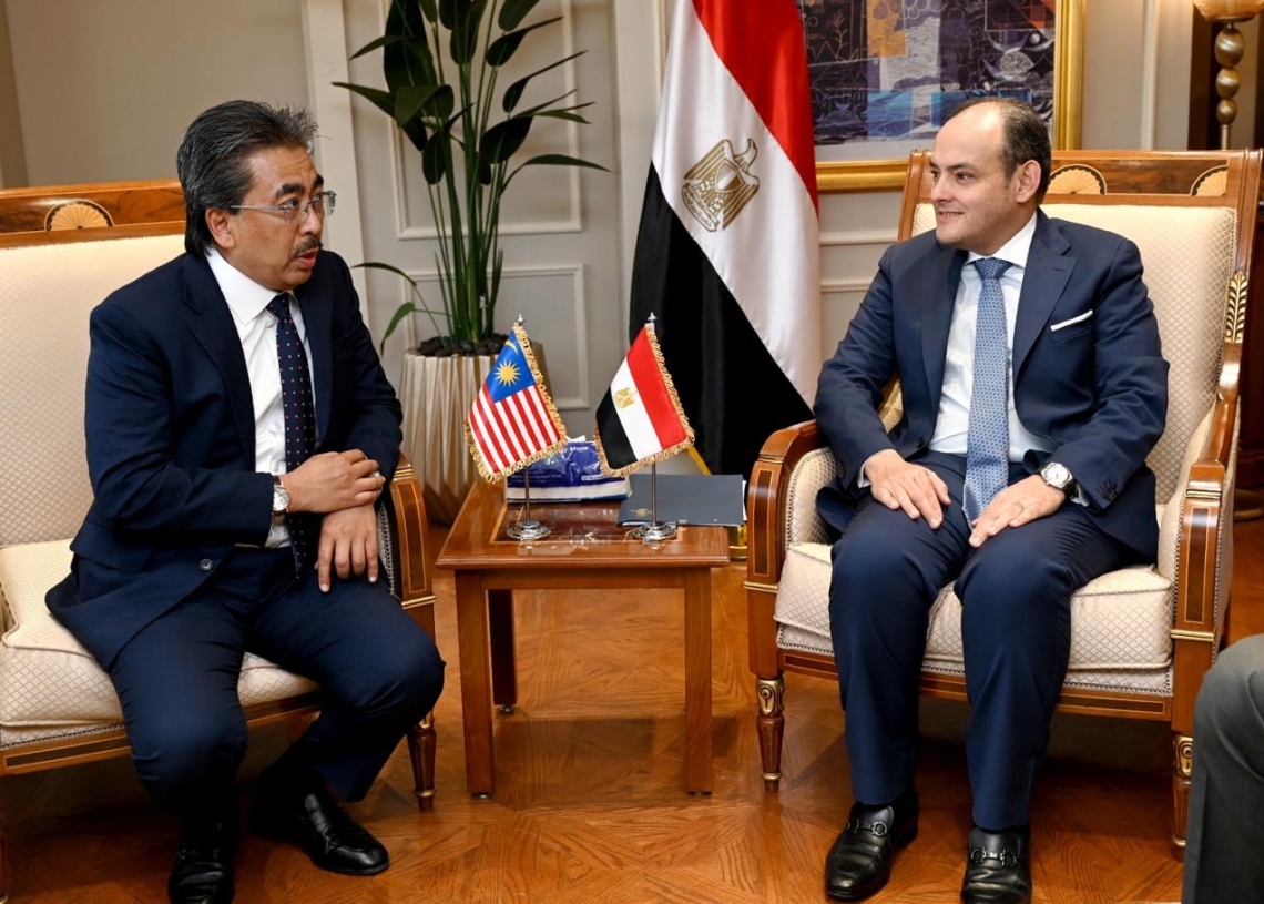وزير التجارة والصناعة يبحث مع وزير الزراعة والسلع الماليزي فرص تعزيز التعاون التجاري والاستثماري بين البلدين 18 - جريدة المساء