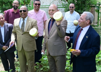 رئيس جامعة سوهاج يتفقد المزرعة النباتية البحثية بكلية العلوم 27 - جريدة المساء