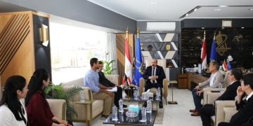 أثناء لقاءه بوفد مدينة تشون تشين الصينية .. محافظ أسوان يستعرض تعزيز أطر التعاون فى مختلف المجالات 2 - جريدة المساء أثناء لقاءه بوفد مدينة تشون تشين الصينية .. محافظ أسوان يستعرض تعزيز أطر التعاون فى مختلف المجالات 1 - جريدة المساء