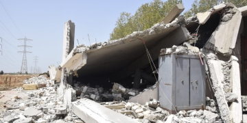 إزالة التعديات على شريط المجرى الملاحي لقناة السويس ببورسعيد 1 - جريدة المساء