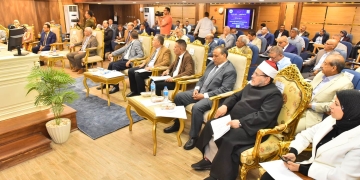 اجتماع مشترك لمحافظ أسيوط ورئيس الجامعة لمجلس إدارة مركز رصد ودراسة المشكلات المجتمعية 1 - جريدة المساء