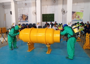 تواصل فعاليات مسابقة تنمية مهارات السلامة والصحة المهنية للتعامل مع تسرب الكلور بشركة مياه سوهاج 31 - جريدة المساء