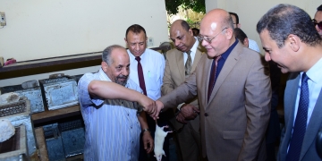 رئيس جامعة سوهاج يتفقد بيت الحيوان بكلية العلوم المستخدمة فى تجارب البحث العلمى 2 - جريدة المساء رئيس جامعة سوهاج يتفقد بيت الحيوان بكلية العلوم المستخدمة فى تجارب البحث العلمى 1 - جريدة المساء