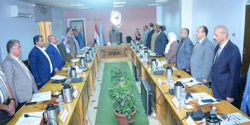 مجلس جامعة سوهاج يستهله جلسته بالوقوف دقيقة حداد علي شهيد القوات المسلحة المصرية الذي استشهد في منطقة الشريط الحدودي برفح 1 - جريدة المساء