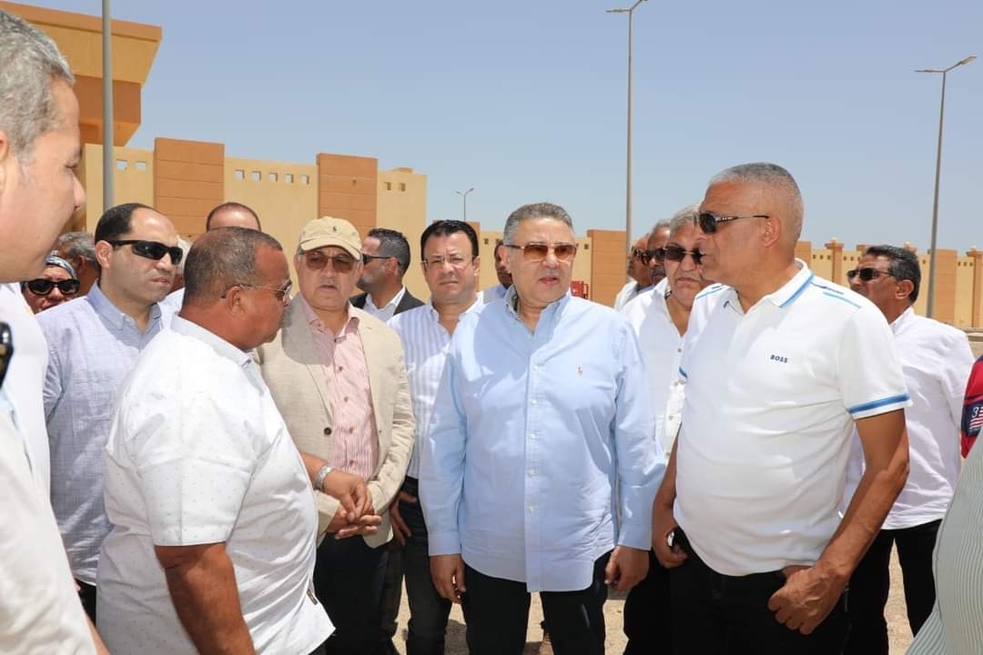 محافظ البحر الأحمر ولجنة الإدارة المحلية بمجلس النواب يتفقدون بعض المشروعات الخدمية بمدينة الغردقة 19 - جريدة المساء