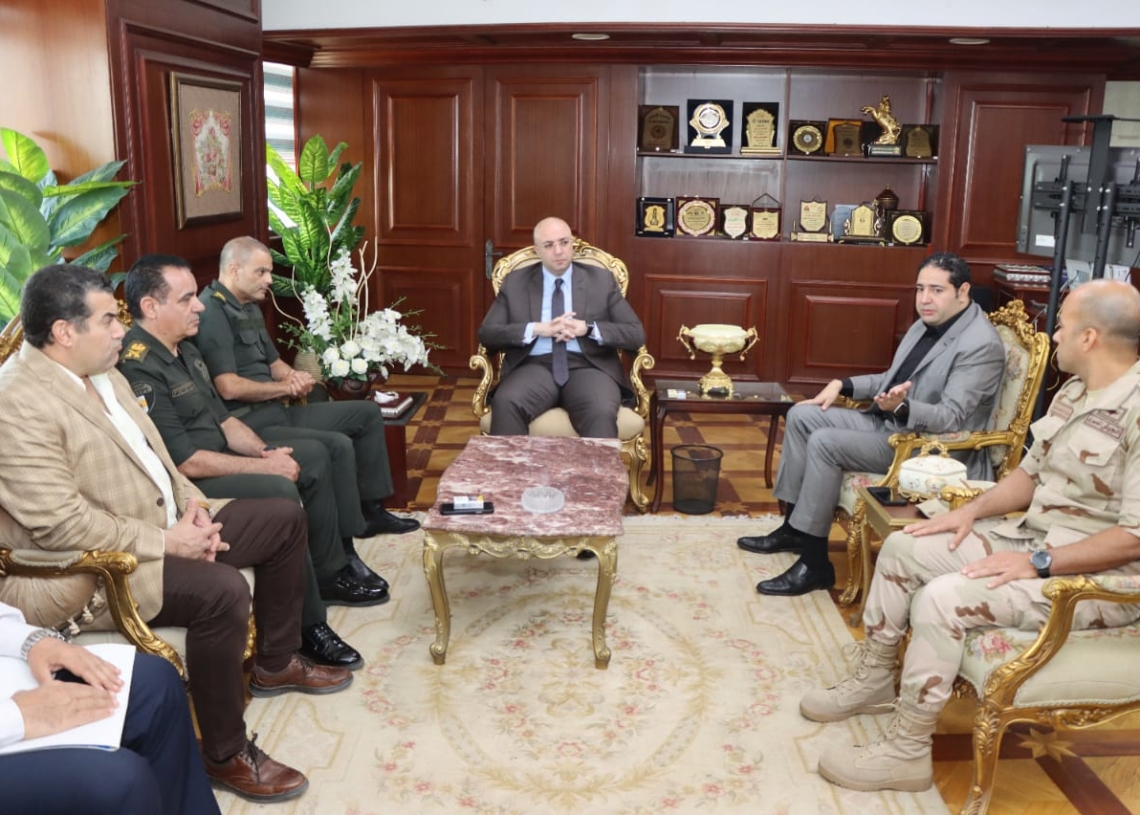  محافظ بني سويف يبحث مع جهاز الخدمات العامة التعاون في استغلال عدد من  الفرص الاستثمارية الواعدة على مستوى المحافظة   19 - جريدة المساء