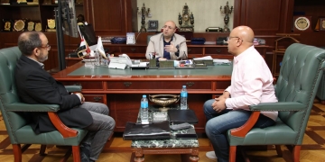 محافظ بني سويف يبحث مع عضو مجلس الشيوخ" عبد الفضيل"مستجدات إنشاء وحدة رعاية مركزة للأطفال  بمستشفى الفشن المركزي. 1 - جريدة المساء