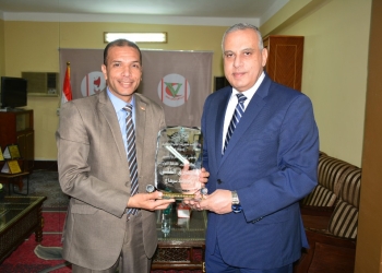 محافظ سوهاج يتفقد سير العمل بمديرية الطب البيطري 33 - جريدة المساء