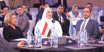 "القباج": تراجع مشاهد التعاطي إلي 0.4% فى الأعمال الدرامية بعدما كانت 4% عام 2017
1 - جريدة المساء وزيرة التضامن و عمرو عثمان