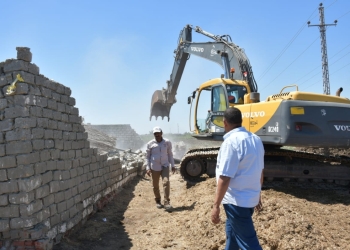 استمرار أعمال إزالة التعديات على شريط المعاهدة للمجرى الملاحي للقناة ببورسعيد 17 - جريدة المساء