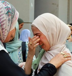 المشهد أمام لجان الثانوية العامة بالمحافظات.. أحزن أولياء الأمور والمارة من الجمهور 17 - جريدة المساء