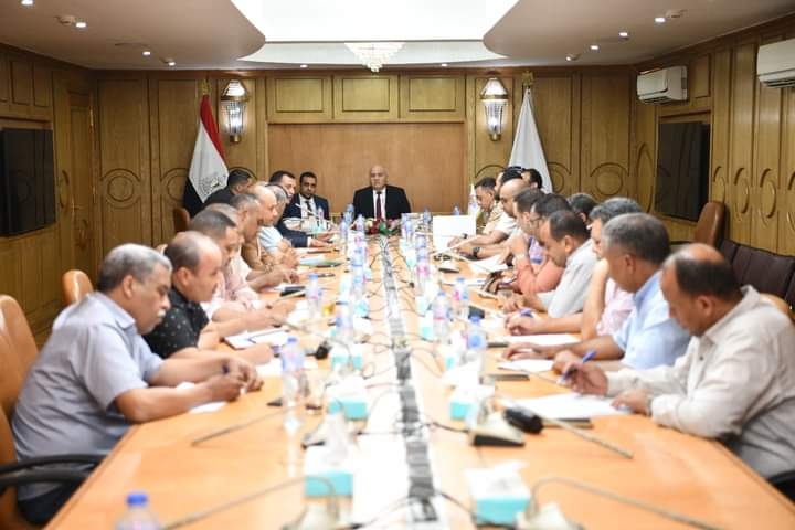 محافظ قنا يتابع الاستعدادات النهائية لامتحانات الثانوية العامة 19 - جريدة المساء