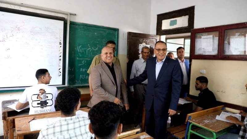 محافظ الشرقية يتفقد لجان إمتحانات الثانوية العامة بالزقازيق 19 - جريدة المساء