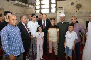 محافظ الشرقية يؤدي صلاة عيد الأضحي بمسجد الفتح بالزقازيق وسط جموع المواطنين 24 - جريدة المساء