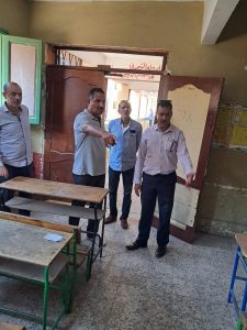 بالصور - مدير تعليم الجيزة يطمئن علي سلامة المراوح والنظافة داخل لجان الثانوية العامة.. استعدادا لاستئناف الامتحانات غدا 25 - جريدة المساء