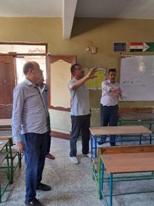 بالصور - مدير تعليم الجيزة يطمئن علي سلامة المراوح والنظافة داخل لجان الثانوية العامة.. استعدادا لاستئناف الامتحانات غدا 35 - جريدة المساء