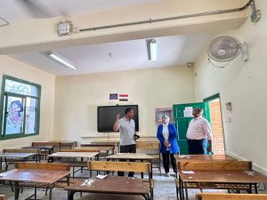 بالصور - مدير تعليم الجيزة يطمئن علي سلامة المراوح والنظافة داخل لجان الثانوية العامة.. استعدادا لاستئناف الامتحانات غدا 51 - جريدة المساء