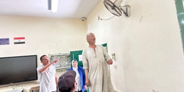 بالصور - مدير تعليم الجيزة يطمئن علي سلامة المراوح والنظافة داخل لجان الثانوية العامة.. استعدادا لاستئناف الامتحانات غدا 1 - جريدة المساء