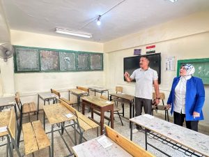 بالصور - مدير تعليم الجيزة يطمئن علي سلامة المراوح والنظافة داخل لجان الثانوية العامة.. استعدادا لاستئناف الامتحانات غدا 45 - جريدة المساء