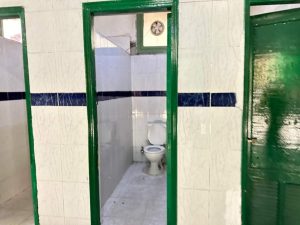 بالصور - مدير تعليم الجيزة يطمئن علي سلامة المراوح والنظافة داخل لجان الثانوية العامة.. استعدادا لاستئناف الامتحانات غدا 55 - جريدة المساء