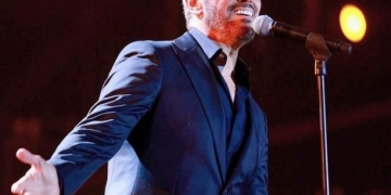 "بنحبك يا كاظم..الدباديب..الأحضان.. اتجوزك".. ١٥ لقطة من حفل كاظم الساهر في القاهرة الجديدة 2 - جريدة المساء "بنحبك يا كاظم..الدباديب..الأحضان.. اتجوزك".. ١٥ لقطة من حفل كاظم الساهر في القاهرة الجديدة 1 - جريدة المساء