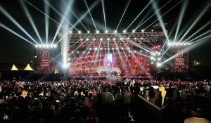 "بنحبك يا كاظم..الدباديب..الأحضان.. اتجوزك".. ١٥ لقطة من حفل كاظم الساهر في القاهرة الجديدة 22 - جريدة المساء "بنحبك يا كاظم..الدباديب..الأحضان.. اتجوزك".. ١٥ لقطة من حفل كاظم الساهر في القاهرة الجديدة 21 - جريدة المساء