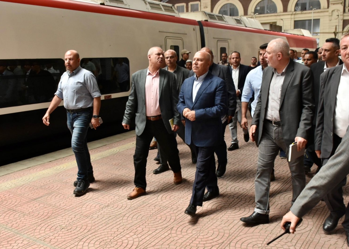 وزير النقل يتفقد بمحطة مصر بالإسكندرية للاطمئنان على الاستعدادات لموسم عيد الأضحى 19 - جريدة المساء
