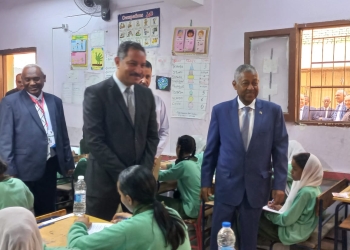 سفير السودان ومدير تعليم الجيزة يتفقدان امتحانات "شهادة الأساس" ل7000 طالب من الجالية السودانية 19 - جريدة المساء