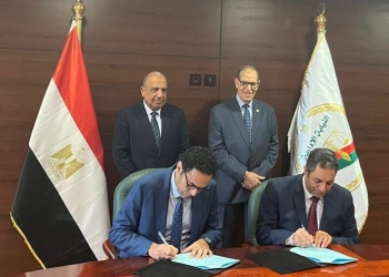 وزير قطاع الأعمال العام ورئيس هيئة النيابة الإدارية يشهدان توقيع عقد لاستغلال مبنى مملوك لشركة الصوت والضوء بأسوان 17 - جريدة المساء