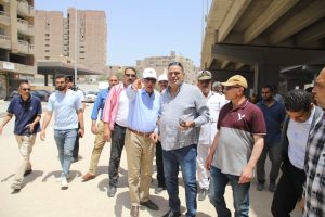خلال تفقده أعمال تطوير محوري المنصورية والمريوطية.. محافظ الجيزة يصطحب عدداً من المواطنين للتعرف علي آراءهم في التخطيط المرورى الجديد 21 - جريدة المساء