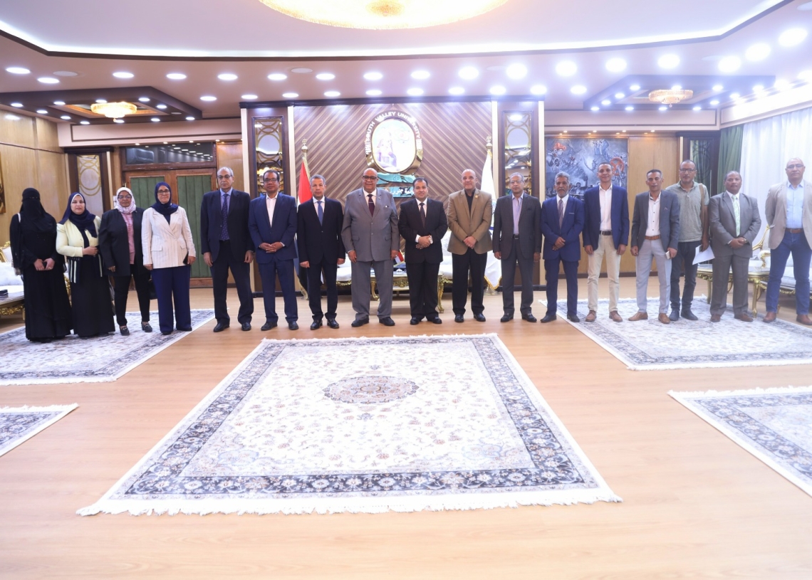 رئيس جامعة جنوب الوادى يترأس لجنة اختيار القيادات الجامعية 17 - جريدة المساء