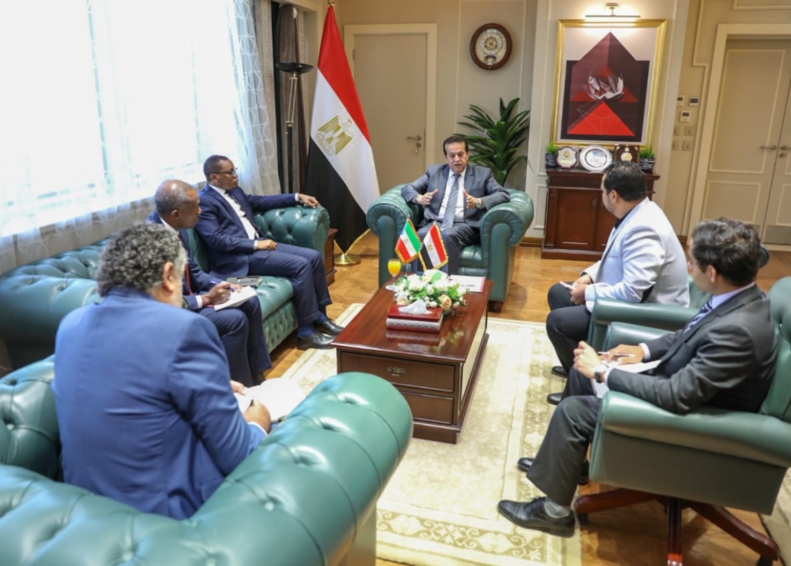 في إطار تنفيذ توجيهات القيادة السياسية بدعم دول القارة الأفريقية..وزير الصحة يستقبل نظيره الغيني لبحث سبل التعاون المشترك 19 - جريدة المساء