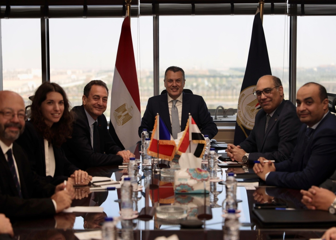 فى لقاء الوزير والسفير.. تعزيز التعاون السياحى والأثرى بين مصر وفرنسا.. "Cairo City Break" منتج سياحى جديد ..يهم السائحين الفرنسيين 19 - جريدة المساء