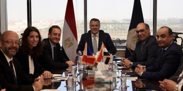 فى لقاء الوزير والسفير.. تعزيز التعاون السياحى والأثرى بين مصر وفرنسا.. "Cairo City Break" منتج سياحى جديد ..يهم السائحين الفرنسيين 1 - جريدة المساء