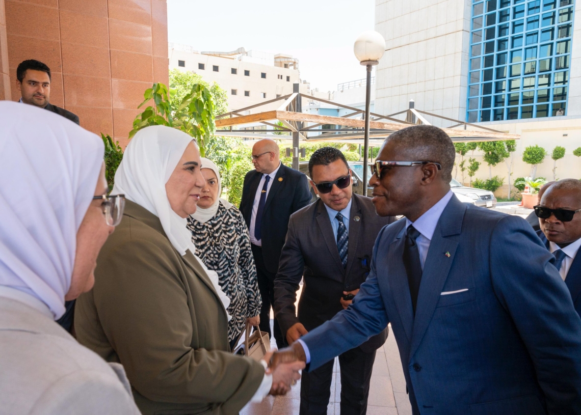 نائب رئيس جمهورية غينيا الاستوائية يشيد بالدور الإنساني والإغاثى للهلال الأحمر المصرى تجاه غزة 18 - جريدة المساء نائب رئيس جمهورية غينيا الاستوائية يشيد بالدور الإنساني والإغاثى للهلال الأحمر المصرى تجاه غزة 17 - جريدة المساء