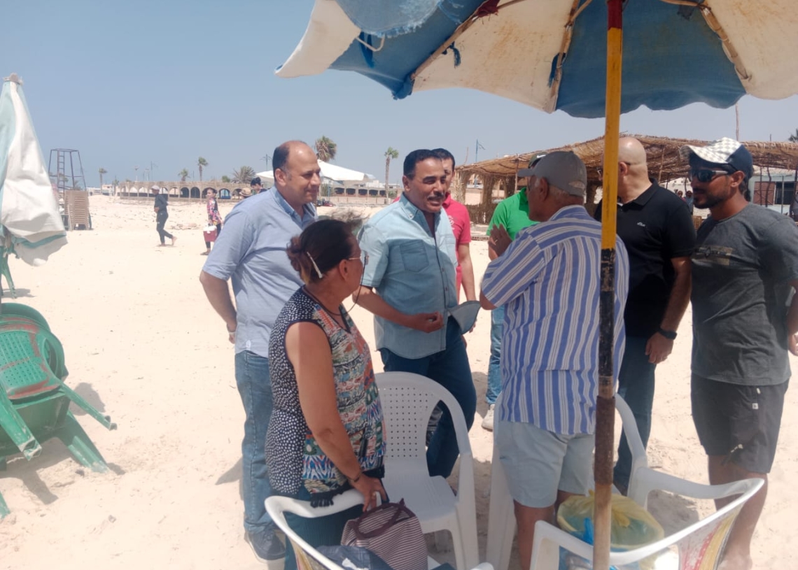 محافظ مطروح يتفقد الشواطئ للوقوف على احتياجات الزوار 19 - جريدة المساء