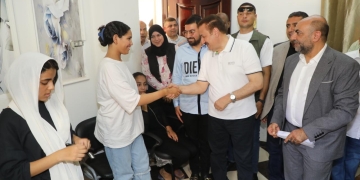 "عيدية" من محافظ المنوفية لنزيلات مؤسسة تربية البنات.. و"بونات غذائية" مجانية للعمال 1 - جريدة المساء