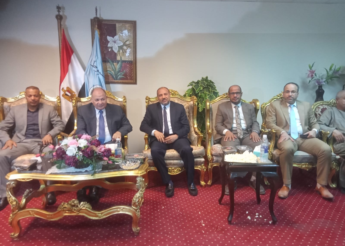 محافظ أسيوط يستقبل كافة القيادات الأمنية والتنفيذية والشعبية والدينية للتهنئة بعيد الاضحى المبارك 19 - جريدة المساء