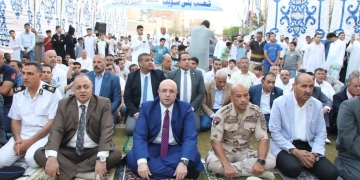 محافظ بني سويف يؤدى شعائر صلاة عيد الأضحى المبارك بساحة مسجد عمر بن عبدالعزيز...ويُهنئ أهالي وقيادات المحافظة بالعيد 1 - جريدة المساء