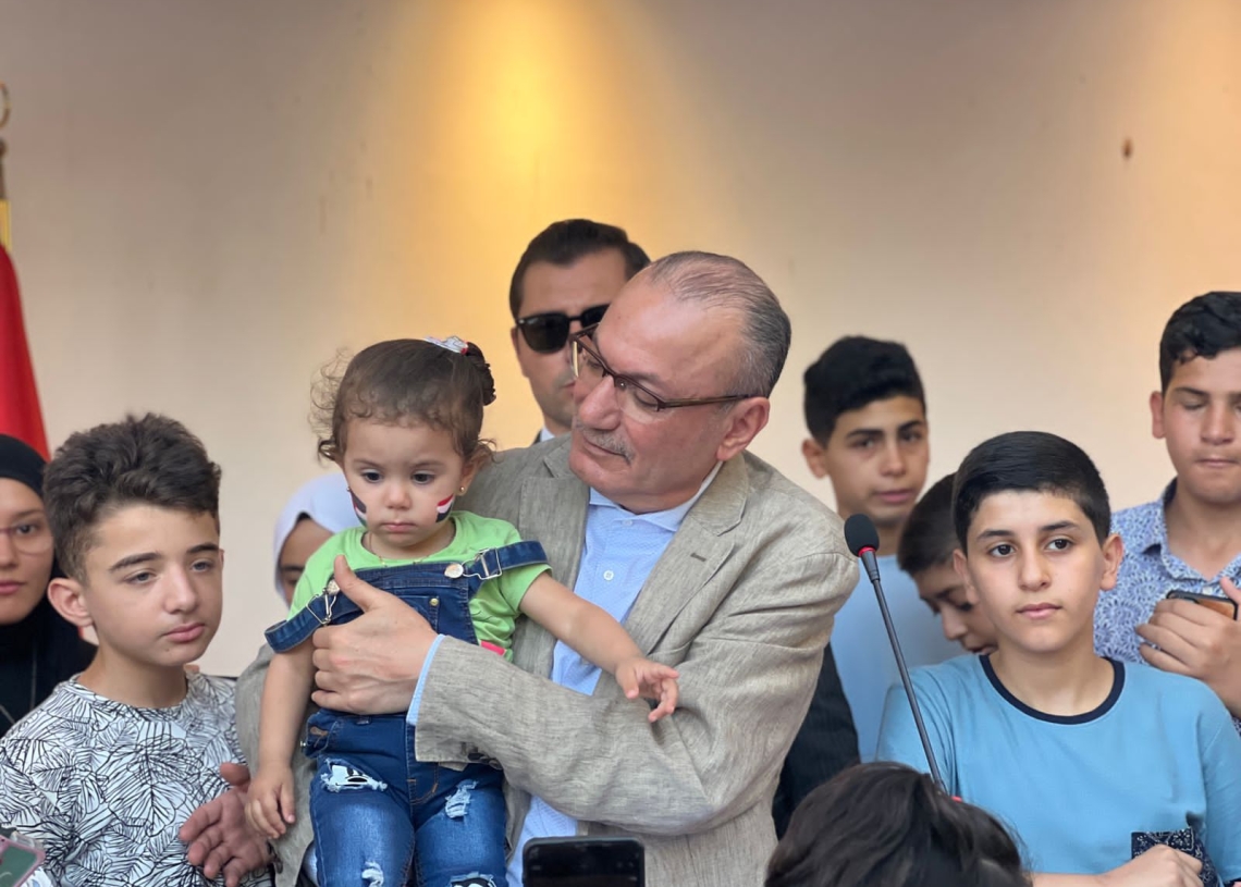 السفير التركى يحتفل بعيدالأضحى مع 1500 طفل فلسطينى وعائلاتهم ويوزع عليهم الأضاحي 19 - جريدة المساء