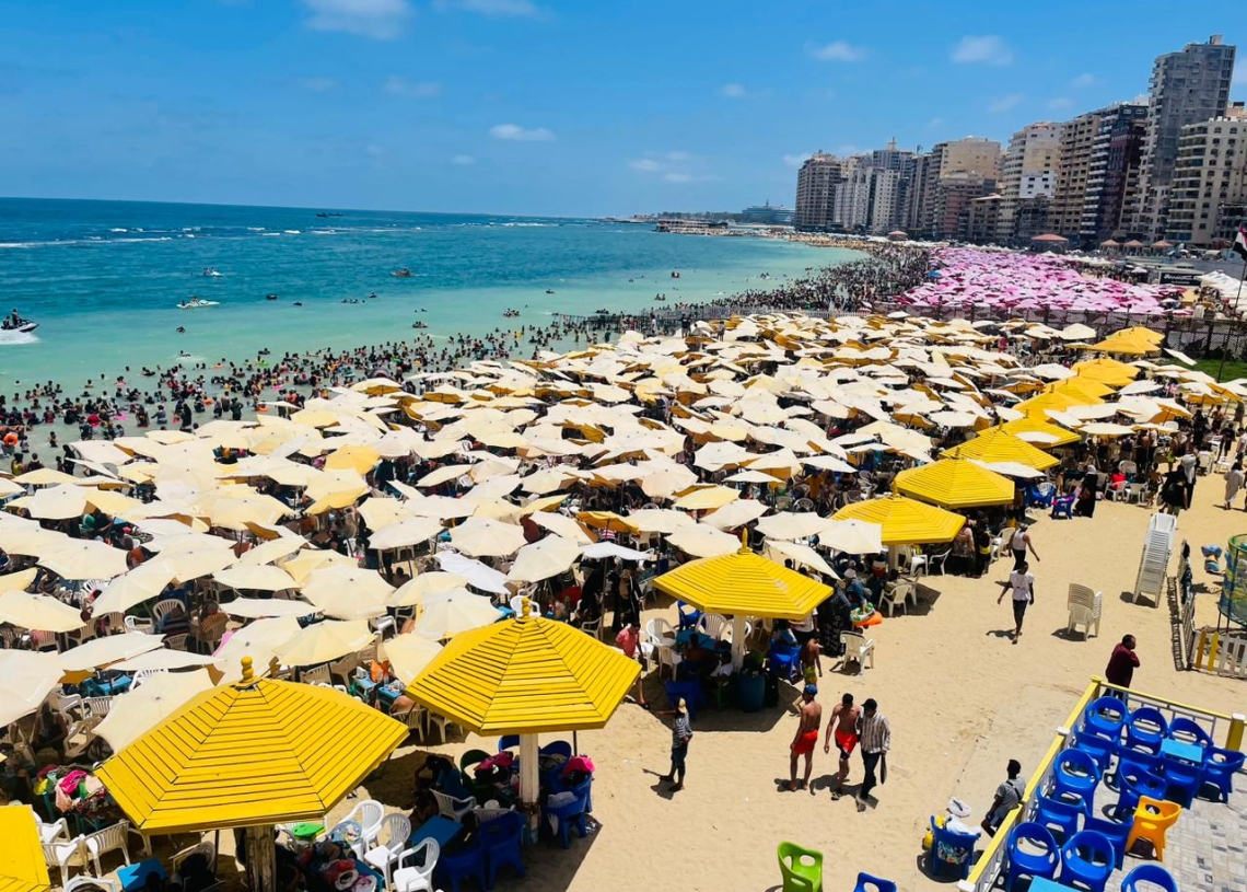 مليون ونصف زائر لشواطئ الإسكندرية فى العيد 18 - جريدة المساء