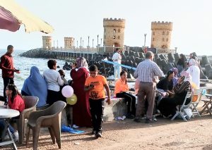 تغريم 3 شواطئ لفرض اكراميات ورفع الأسعار.. وأصحاب المقاهى استولوا على الرصيف 21 - جريدة المساء