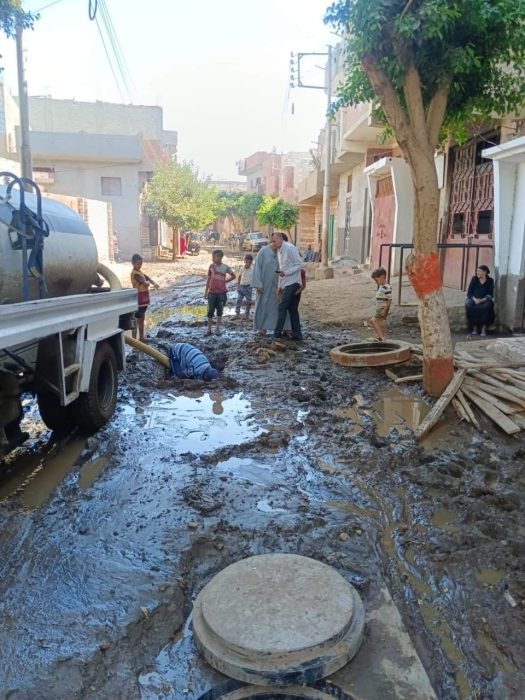 رئيس مركز سمالوط يتابع إصلاح انفجار خط مياه الشرب بشارع السيالة ب"الجزائر" 19 - جريدة المساء