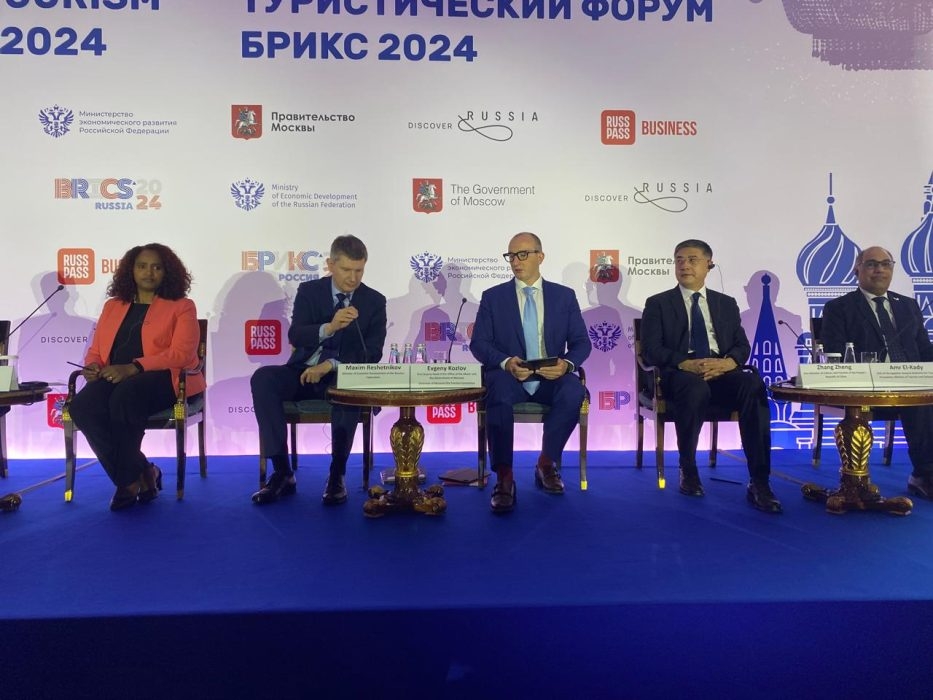 القاضى يشارك فى اجتماع وزراء السياحة لتجمع البريكس بروسيا .. استعراض موقف التنمية السياحية فى دول المجموعة وما ينتظرونه من استفادة.. القاضى : مصر استثمرت 22% من ناتجها المحلى فى إنشاء وتطوير البنية التحتية..خلال 7 سنوات 19 - جريدة المساء