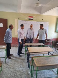 بالصور - مدير تعليم الجيزة يطمئن علي سلامة المراوح والنظافة داخل لجان الثانوية العامة.. استعدادا لاستئناف الامتحانات غدا 31 - جريدة المساء