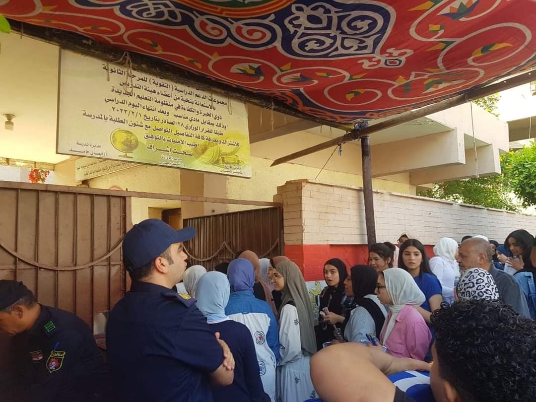 56 ألفًا و300 طالب وطالبة يؤدون امتحان اللغة العربية بالدقهلية 15 - جريدة المساء